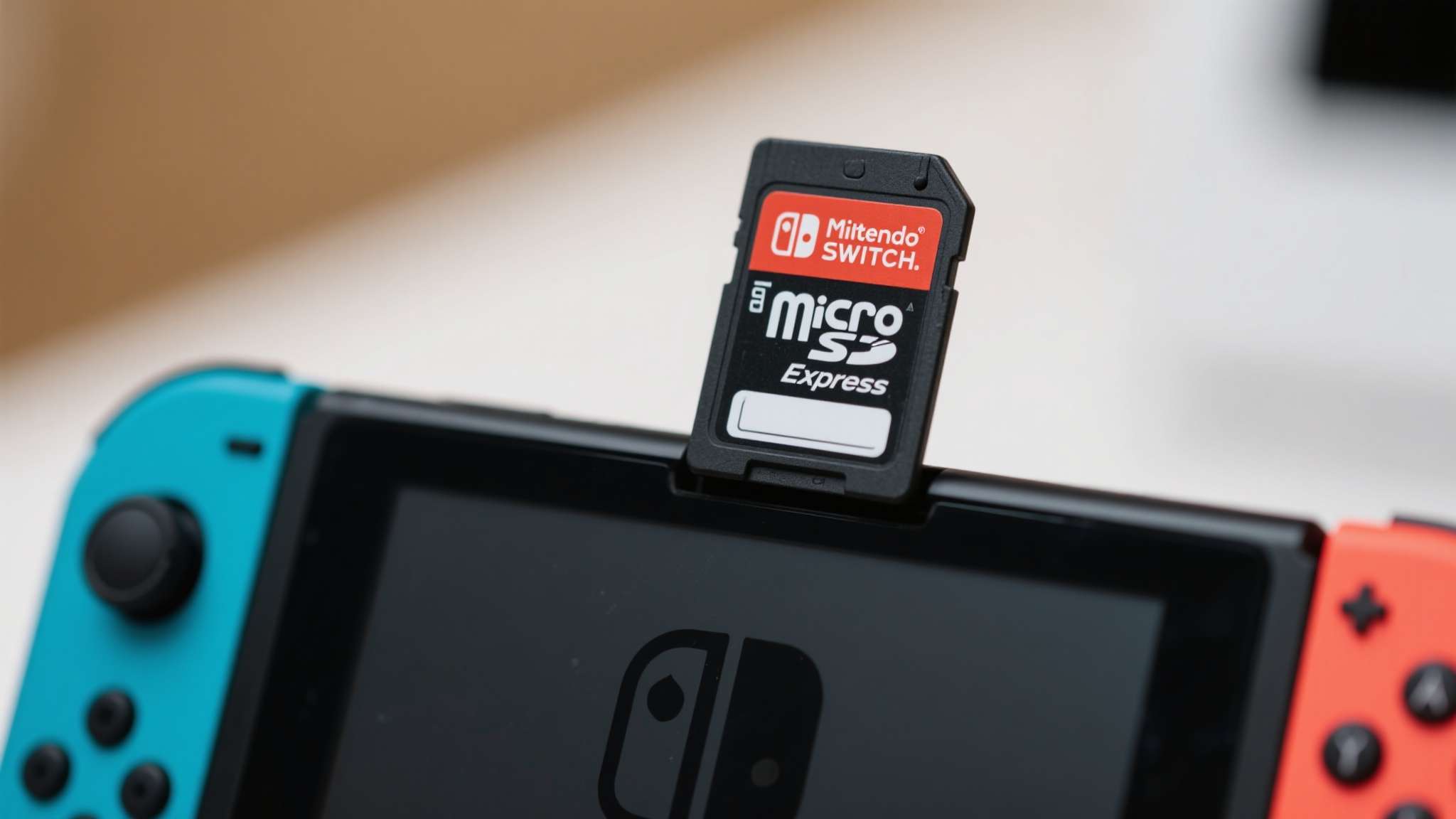 面对容量危机，Switch 2延续了MicroSD卡扩展方案，并支持更高速的Mi
